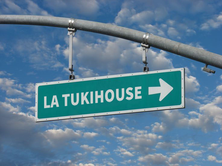 Discovery splash banner for La TukiHouse Discord server